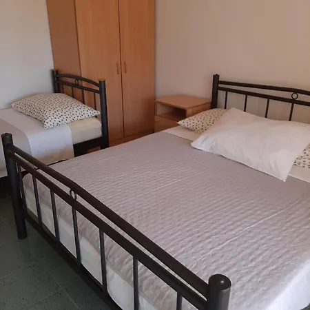 Marta * Стариград-Пакленица